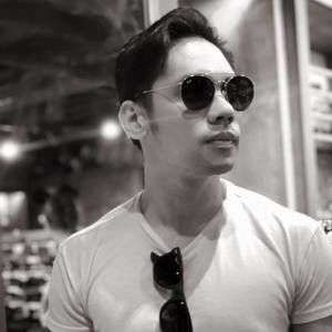 Meet your Posher, Daniel janus